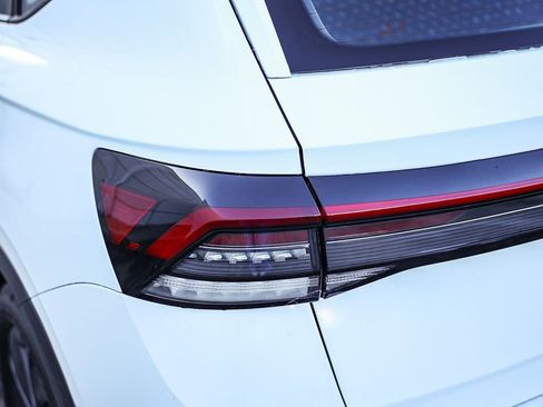 New 2026 Volkswagen Taos S image 9