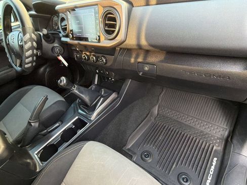 Used 2020 Toyota Tacoma TRD Off-Road AWD/4WD image 35