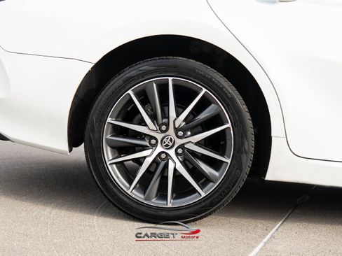 Used 2021 Toyota Camry XLE image 10