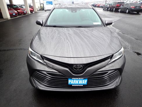 Used 2018 Toyota Camry LE image 8