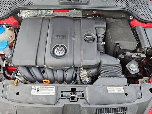 Used 2013 Volkswagen Beetle 2.5 image 28