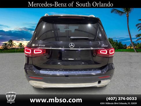Used 2022 Mercedes-Benz GLB 250 4MATIC w/ Premium Package Lite image 17