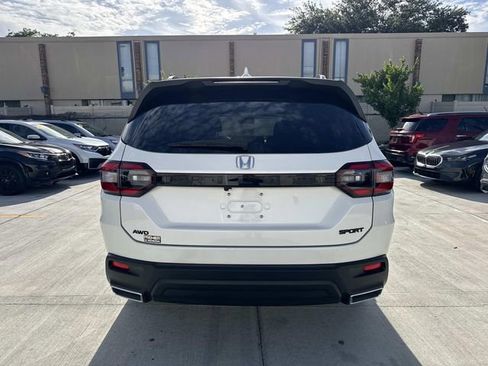 Certified 2025 Honda Pilot Sport image 6