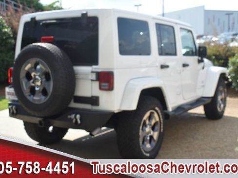 Used 2018 Jeep Wrangler Unlimited Sahara w/ Connectivity Group AWD/4WD image 12