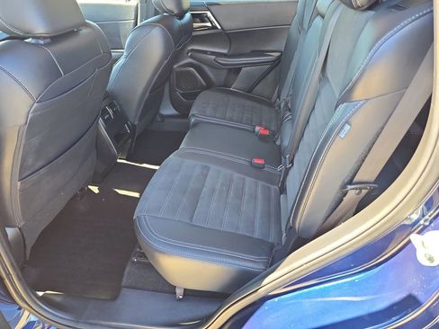 Used 2024 Mitsubishi Outlander SE image 17