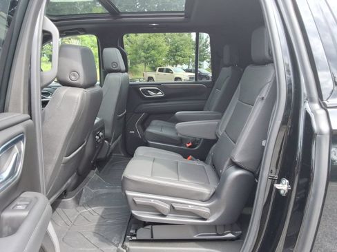 Certified 2023 Chevrolet Suburban Z71 w/ Luxury Package AWD/4WD image 20