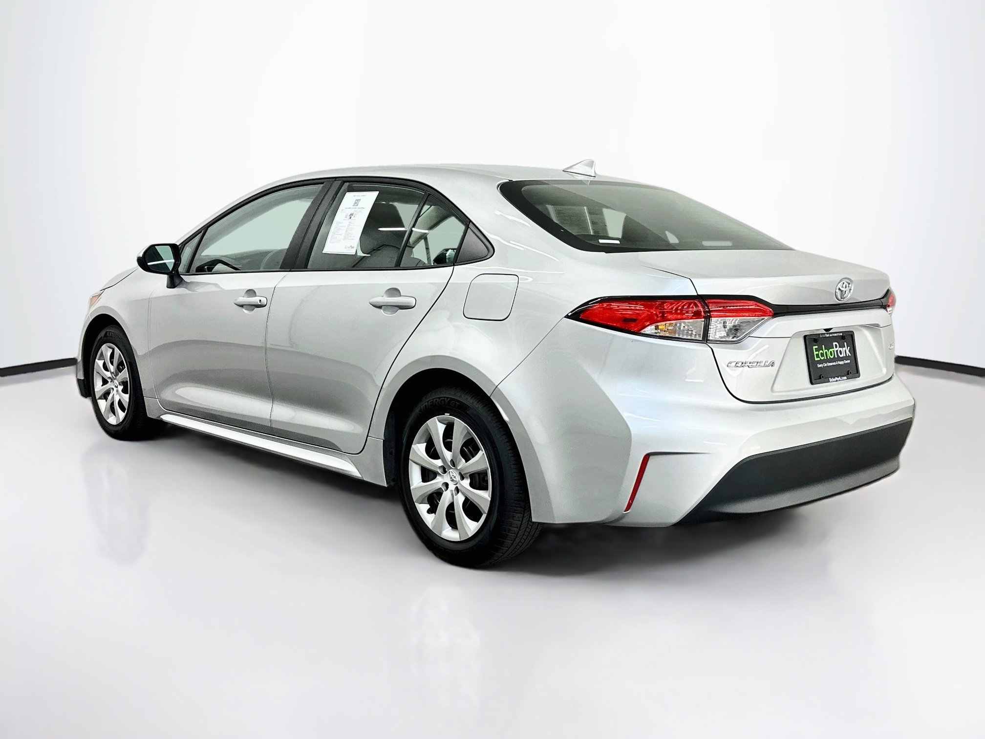 Used 2026 Toyota Corolla LE FWD image 5