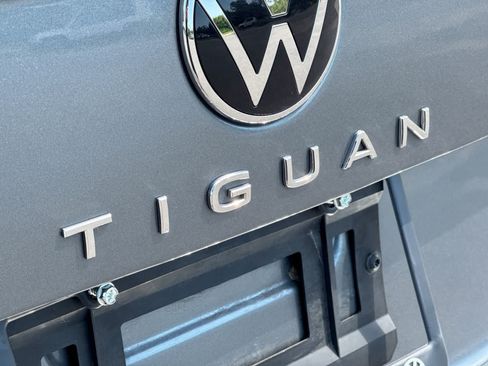 Used 2022 Volkswagen Tiguan SE w/ Panoramic Sunroof Package FWD image 19