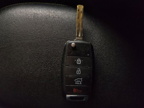 Used 2015 Kia Soul + FWD image 32