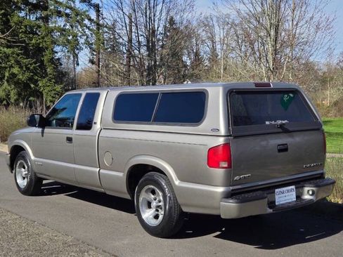 Used 2003 Chevrolet S10 Pickup LS RWD image 8