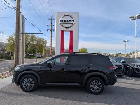 Used 2025 Nissan Pathfinder SV AWD/4WD image 1