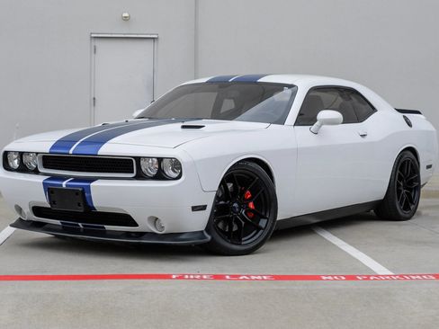 Used 2011 Dodge Challenger SRT8 image 6