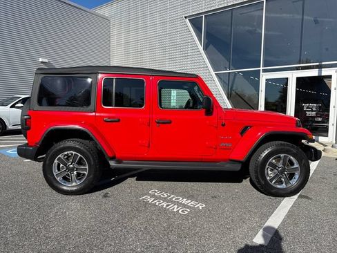 Used 2022 Jeep Wrangler Unlimited Sahara w/ Cold Weather Group AWD/4WD image 7