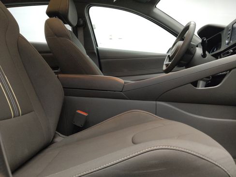 Used 2025 Hyundai Elantra Sport FWD image 21