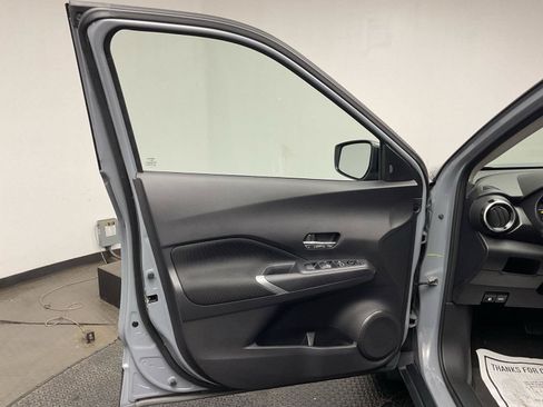 Used 2023 Nissan Kicks SV FWD image 9
