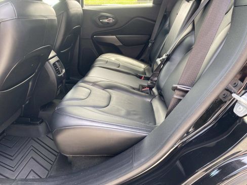 Used 2020 Jeep Cherokee Limited FWD image 19