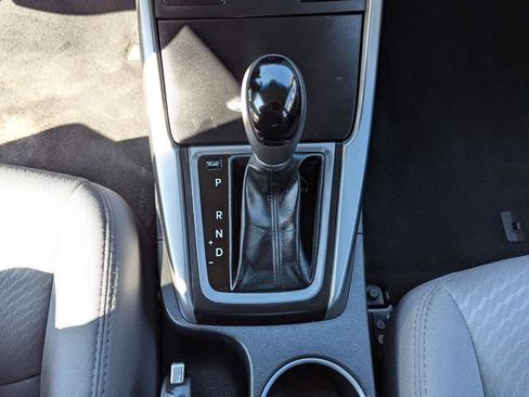 Used 2016 Hyundai Elantra SE FWD image 17