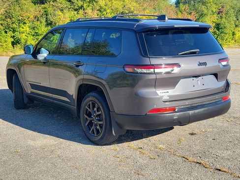Used 2024 Jeep Grand Cherokee L Altitude AWD/4WD image 7