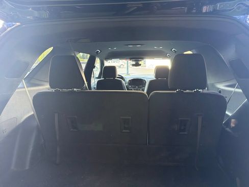 Used 2023 Chevrolet Traverse LT FWD image 9