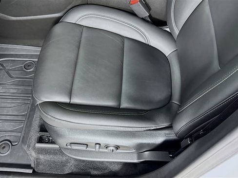 Used 2023 Chevrolet Traverse LT w/ LT Premium Package image 22