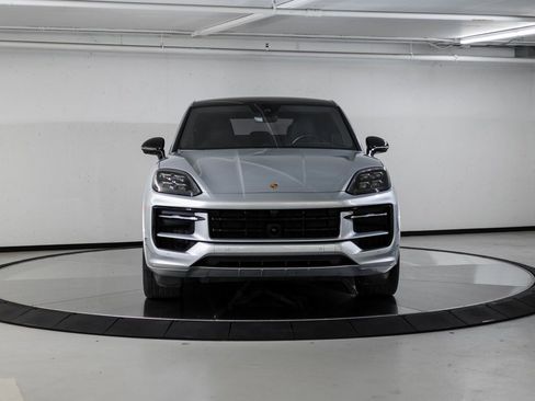 Certified 2025 Porsche Cayenne GTS image 10