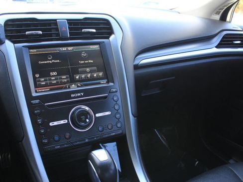Used 2016 Ford Fusion Titanium image 19
