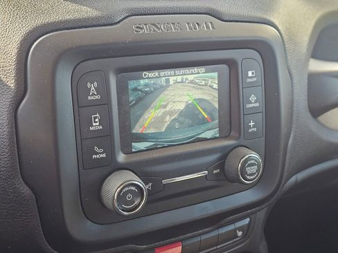 Used 2016 Jeep Renegade Latitude w/ Cold Weather Group image 36