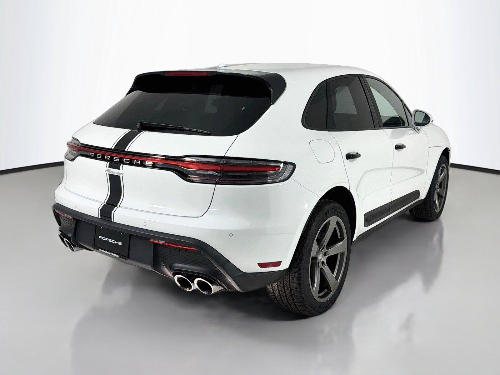 Used 2022 Porsche Macan AWD/4WD image 26
