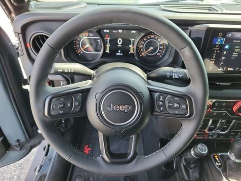 Used 2025 Jeep Gladiator Rubicon AWD/4WD image 28