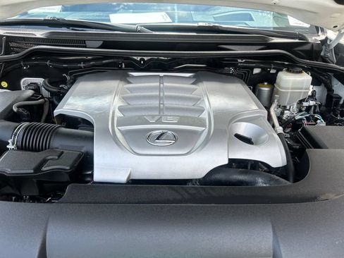 Used 2016 Lexus LX 570 4WD w/ Luxury Package image 23