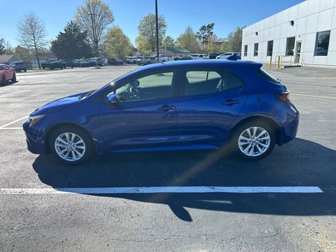 Used 2025 Toyota Corolla SE w/ SE Package image 2