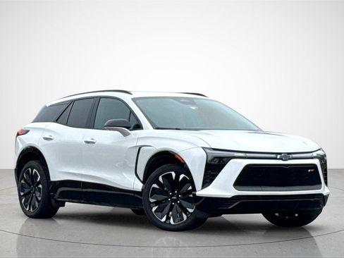 Used 2024 Chevrolet Blazer EV RS image 2