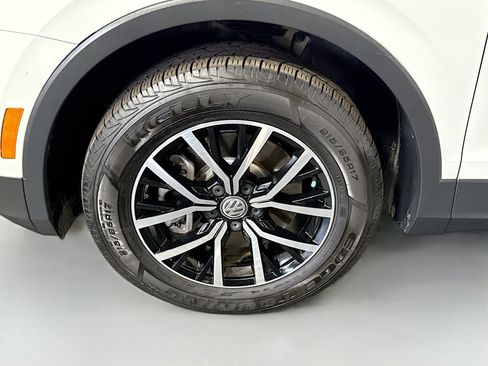 Used 2021 Volkswagen Tiguan SE FWD image 38