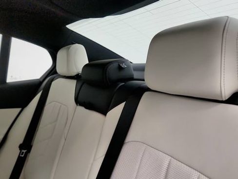 Used 2025 BMW i5 eDrive40i RWD image 46