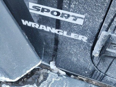 Used 2013 Jeep Wrangler Unlimited Sport image 17