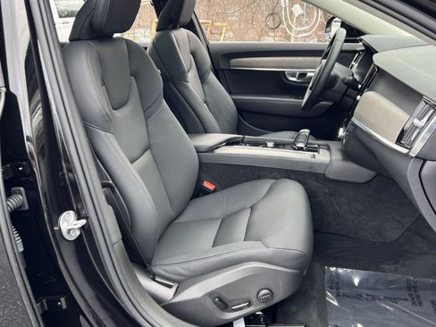 Used 2025 Volvo S90 B6 Plus image 26