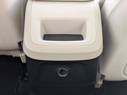 Used 2018 Volvo XC60 T8 Momentum w/ Vision Package image 20