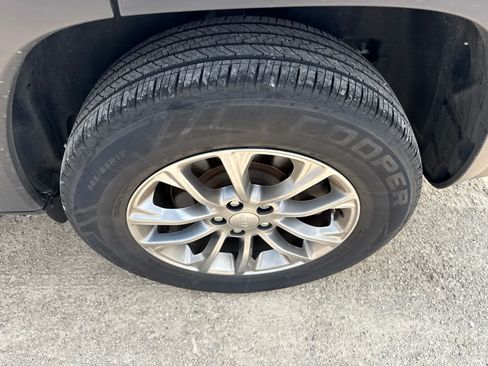 Used 2020 Jeep Cherokee Latitude Lux w/ Comfort/Convenience Group AWD/4WD image 7