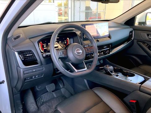 Used 2024 Nissan Rogue SL w/ SL Premium Package image 18