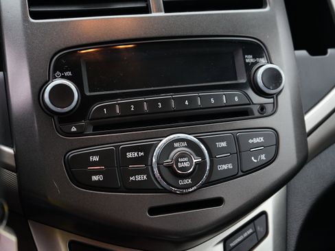 Used 2015 Chevrolet Sonic LT image 25