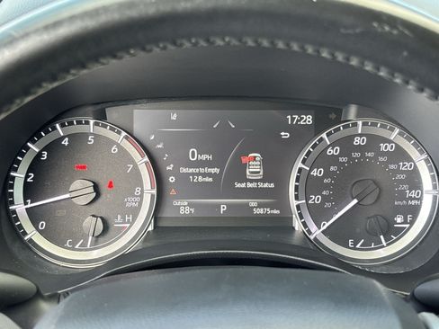 Used 2023 Toyota Highlander XLE FWD image 10
