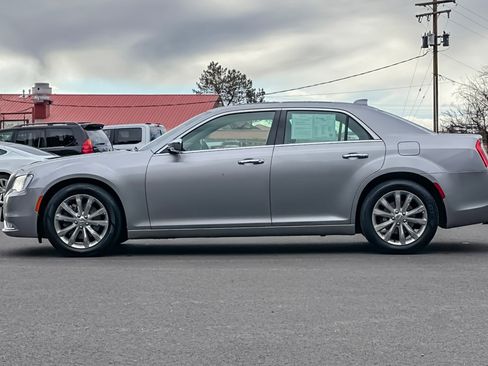 Used 2018 Chrysler 300 Limited image 8