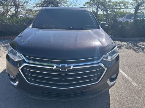 Used 2020 Chevrolet Traverse LT image 2