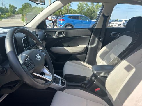 Used 2020 Hyundai Venue SEL w/ Convenience Package FWD image 18