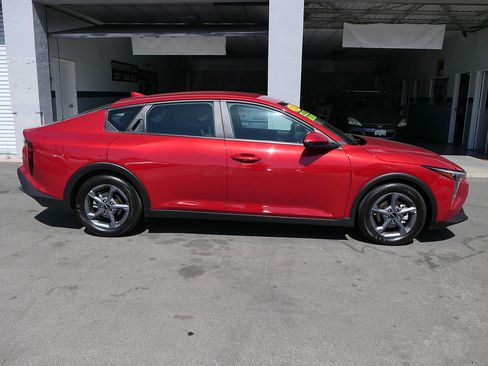 Used 2025 Kia K4 FWD image 2