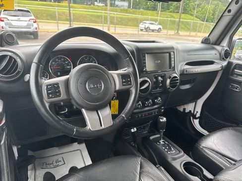 Used 2013 Jeep Wrangler Unlimited Sahara AWD/4WD image 12