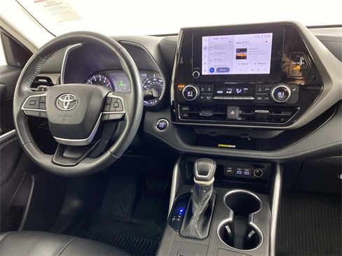 Used 2023 Toyota Highlander XLE image 15
