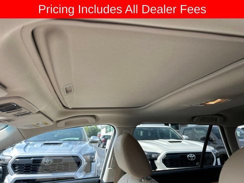 Used 2015 Subaru Outback 3.6R Limited AWD/4WD image 5