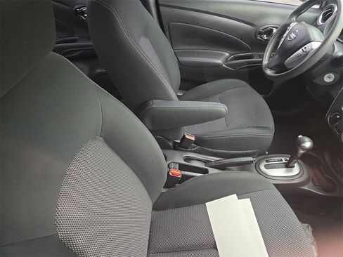Used 2017 Nissan Versa SV image 12