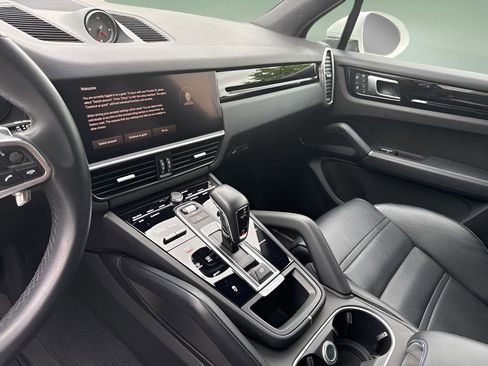 Used 2023 Porsche Cayenne Base image 23